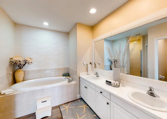 Harborview Grande 304 *